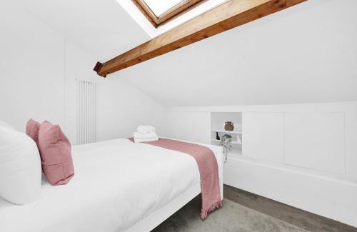Lansbury Apartamento | Large Industrial Style 2 Bedroom Apartment Short Term Rental & Flexible Renting Canary Wharf With Free WiFi