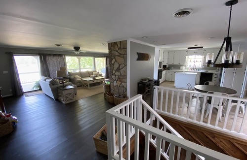 Milledgeville Casa | Large Lake Front Home 10 min from Downtown Milledgeville. 5 Bed, 2.5 Bath