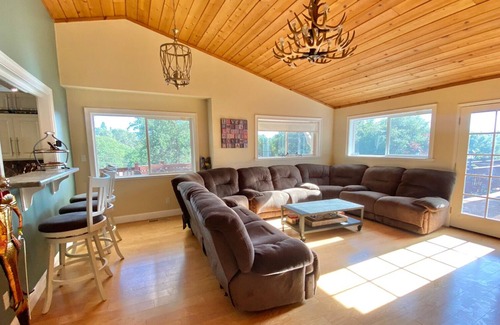 Groveland Chalet De Esquí | Large Lake Retreat - 7000 sqft - 5 min to lake beach!