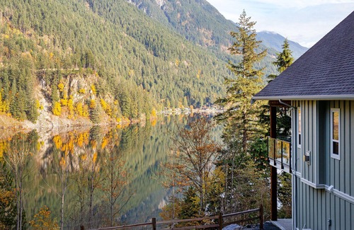 Hope Casa | Large Lakehouse with Private Beach and Amazing Lake View