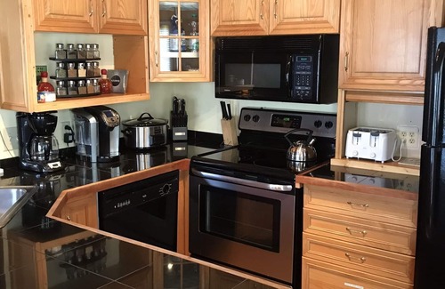 Champion Casa | Gran Log Home en 3 acres de bosque cerca de las pistas Seven Springs / HiddenValley