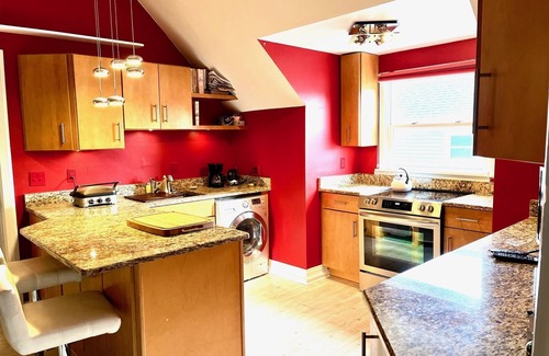 Findlay Apartamento | Large Luxury Downtown "Design Studio" One Bedroom Apartment