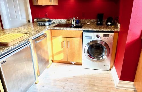 Findlay Apartamento | Large Luxury Downtown "Design Studio" One Bedroom Apartment