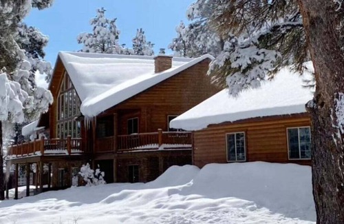 Pagosa Springs Cabina | Large Luxury Home | Hot Tub, Great Views, Game Room
