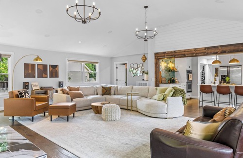 Nashville Casa | Large Luxury Oasis - Minutes from Airport, Downtown, Opry, Lake - 8 beds, 3 Bath