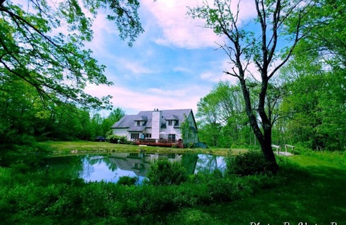 Liberty Casa | Large Modern Country Home with Pond and Hot tub