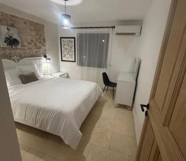 Rochefort-du-Gard Casa | Large modern Provencal house - 12 people