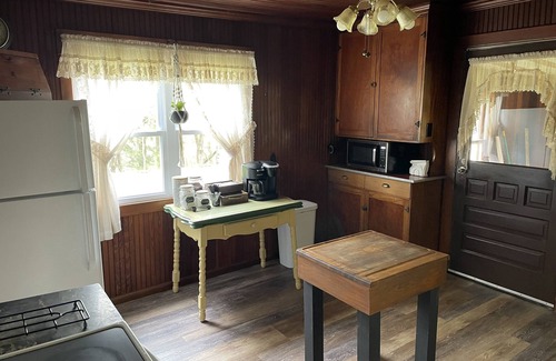 Girard Cabina | Large newly remodeled 5 bedroom house close to all Lake Erie Attractions!