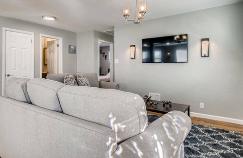 Bel Aire Casa | Large Newly Renovated 5 Bedroom/2 Bath Home