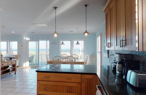 Kure Beach Casa | ¡20% de descuento en reservas de otoño! Casa frente al mar, amplias terrazas con vista al mar, acceso privado a la playa, 5 habitaciones