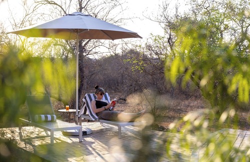 Hoedspruit Villa | Large open plan suite with private pool