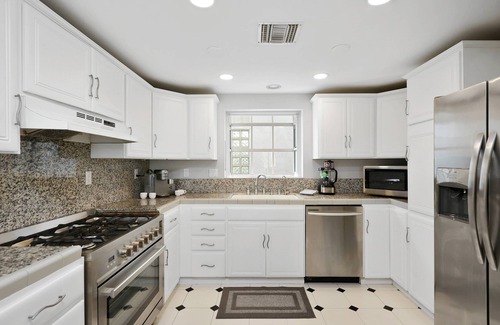 Peninsula Casa | Large Peaceful Beach Condo, Close to Belmont Shore, 3 Bed/3.5 bath, AC, Parking, Beach Gear