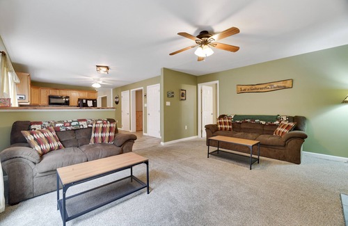 Albrightsville Casa | Large Pocono Mountain Getaway with hot tub, finished basement, bar & game room!