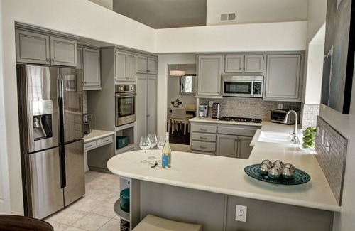 Topaz Casa | GRANDES, Patio privado y agua salada, Piscina / spa climatizada Casa inteligente ¡Visita virtual en 3D!