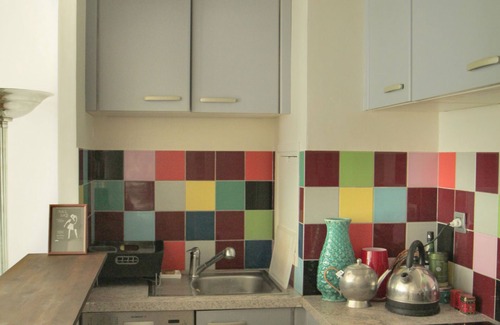 Quartier de la Goutte-d'Or Casa | Amplio, tranquilo y luminoso apartamento de dos habitaciones con balcón con vistas al jardín a 5 minutos del Sacré Coeur.