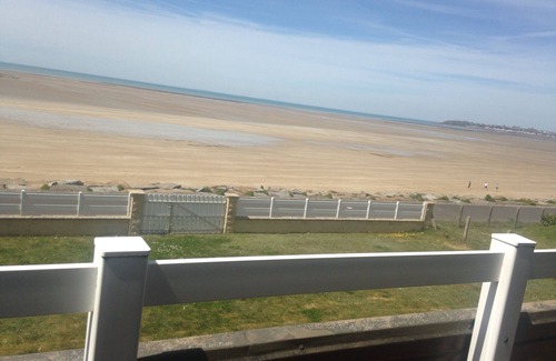 Saint-Pair-sur-Mer Casa | Gran villa reciente y elegante frente al mar en Kairon / Jullouville plage