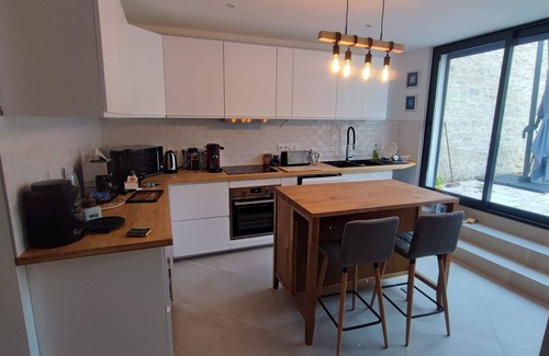 Dompierre-sur-Mer Casa | Large refurbished house in central village location