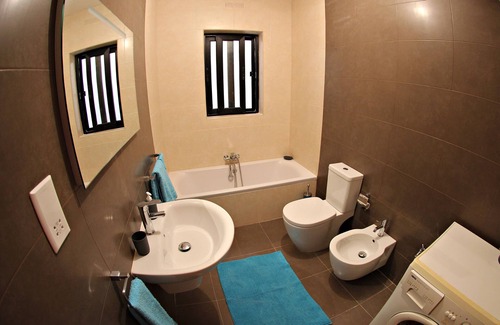 Marsalforn Apartamento | Amplio ático junto al mar, con impresionantes vistas de los países