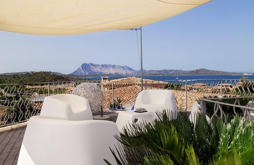 Puntaldia Villa | Large seaview villa a short walk from the beach, restaurants, tennis, marina