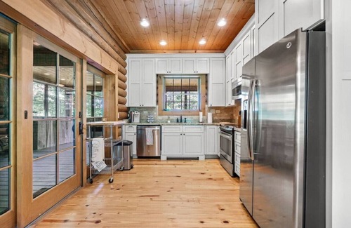 Pikeville Cabina | Large secluded 3 bedroom Cabin!