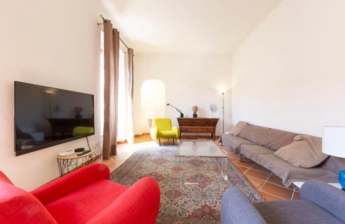 Antibes Old Town Apartamento | Large spacious 3 BDR apt heart of Antibes 300 meters from beach