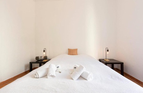 Antibes Old Town Apartamento | Large spacious 3 BDR apt heart of Antibes 300 meters from beach