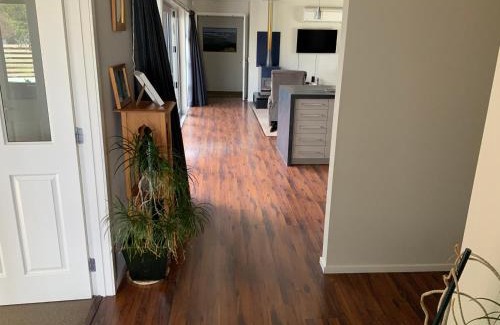 Nukuhau Casa | Large stand alone home with two living areas.