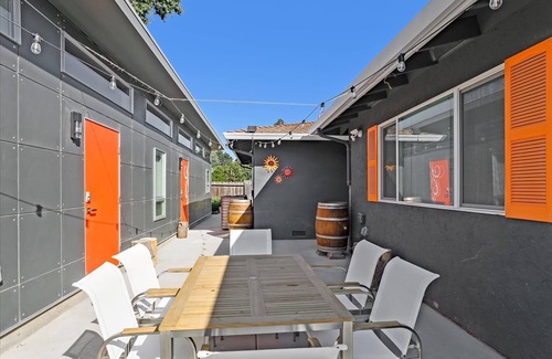 San Ramon Apartamento | Large studio with AC washer dryer Private entrance