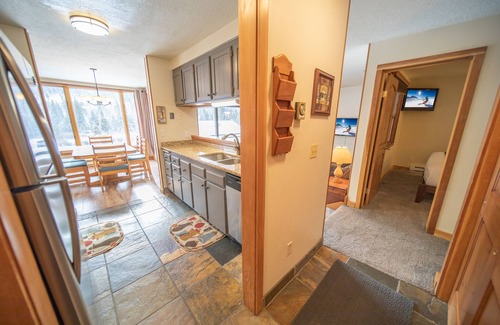 Lakeside Village Condominio | Large Studio with Updated Kitchen and free shuttle