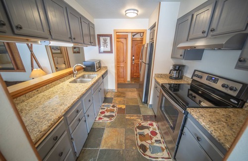 Lakeside Village Condominio | Large Studio with Updated Kitchen and free shuttle