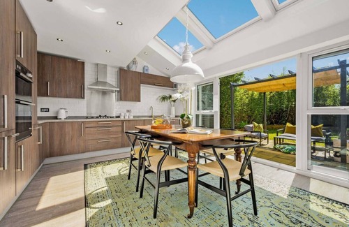 Salford Casa | ★ Elegante y nuevo ★ por C Center & concert Arena ★ Estacionamiento privado ★ 5 dormitorios 3 baños