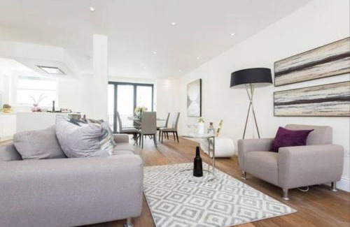 St. Pancras and Somers Town Casa | Large Three Bed Duplex Camden