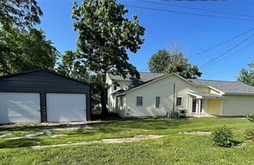 Perry Casa | Large Very Roomy Home with 2 Car Plus attached Garage
