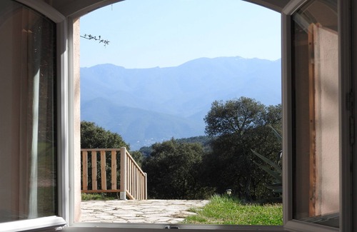Llauro Casa | Gran villa para 8 personas, muy tranquila, piscina, vistas al mar y montaña.