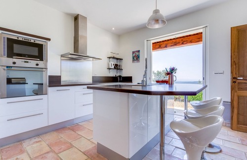Callas Casa | Gran villa con piscina climatizada y vistas impresionantes entre olivos.