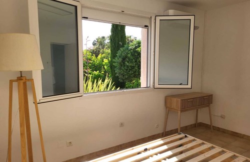 Le Pradet Villa | Large villa with sea view and swimming pool Le Pradet close to beaches and walks