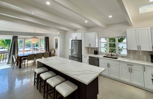 Hendricks and Venice Isles Casa | Coastal Escape Loft - 8 Guests - Waterfront