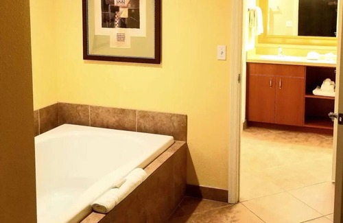 Enterprise Complejo | Las Vegas Vacation at Grandview, next door is Southpoint Entertainment Centre.