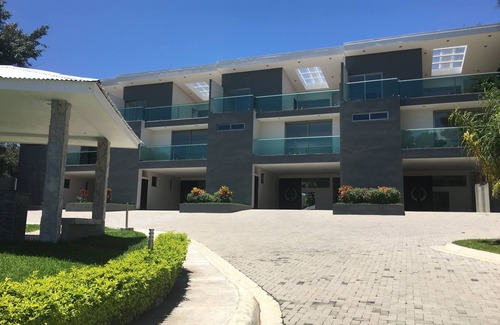 Guachipelín Casa | Las Yagrumas Condo Escazu