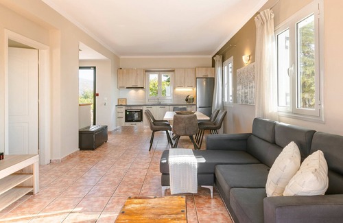 Lassi Villa | Lassi SeaView Villa | Private Pool | Villa Efrosini | Short Walk to Resort Centre