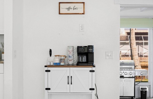 Fort Myers Casa | Last Minute Deal:Waterfront, Hot Tub, Kayaks, Fishing Gears & Pets-Friendly Stay