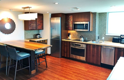 Waikiki Villa | **Last Minute Vacations** Hilton Hawaiian Village Waikiki Beach