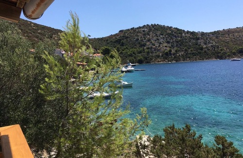 Skrivena Luka Casa | Lastovo Beachfront # 1 Villa con muelle, kayaks, A / C y WIFI