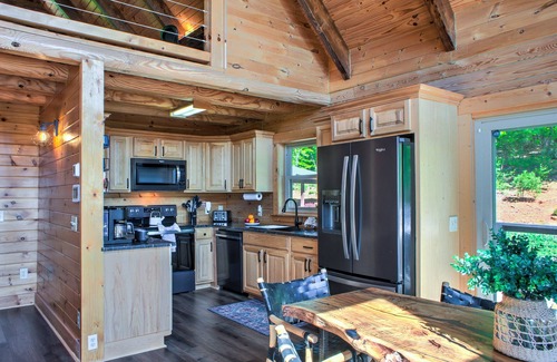 Marion Casa | Laughing Logs: Mountain Cabin with Hot Tub, Games, & Stunning Views