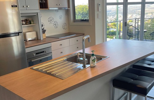 West Launceston Casa | Launceston Views Townhouse # 1