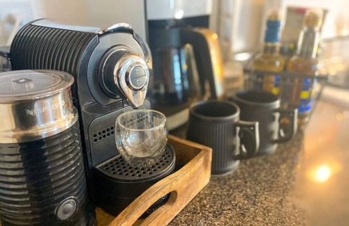 Yuma Casa | Laura Way · Peaceful, 3BR+King Home W/BBQ, Fire Pit & Huge TV!