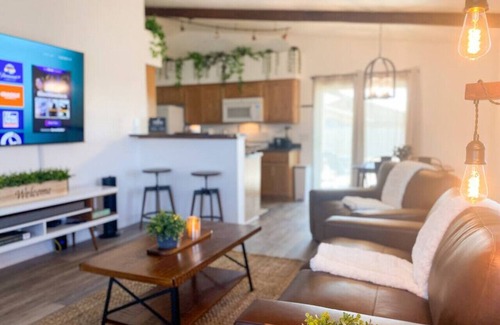 Yuma Casa | Laura Way · Peaceful, 3BR+King Home W/BBQ, Fire Pit & Huge TV!