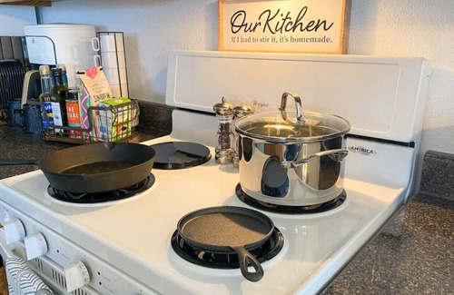 Yuma Casa | Laura Way · Peaceful, 3BR+King Home W/BBQ, Fire Pit & Huge TV!