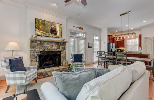 Big Canoe Casa | Laurel Summit - Soak Tired Muscles, Sip Wine Fireside, Play Scenic Golf & Swim Year-round!