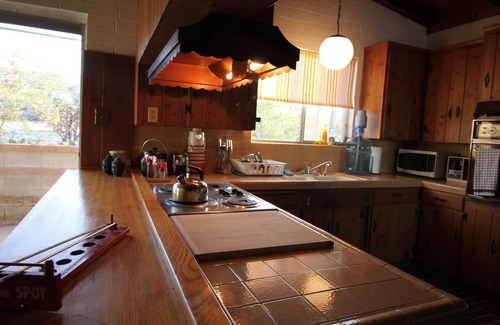 Joshua Tree Casa | Casa de lava - Mid-Century Modern! Cerca de parque, estéreo impresionante y Registros.